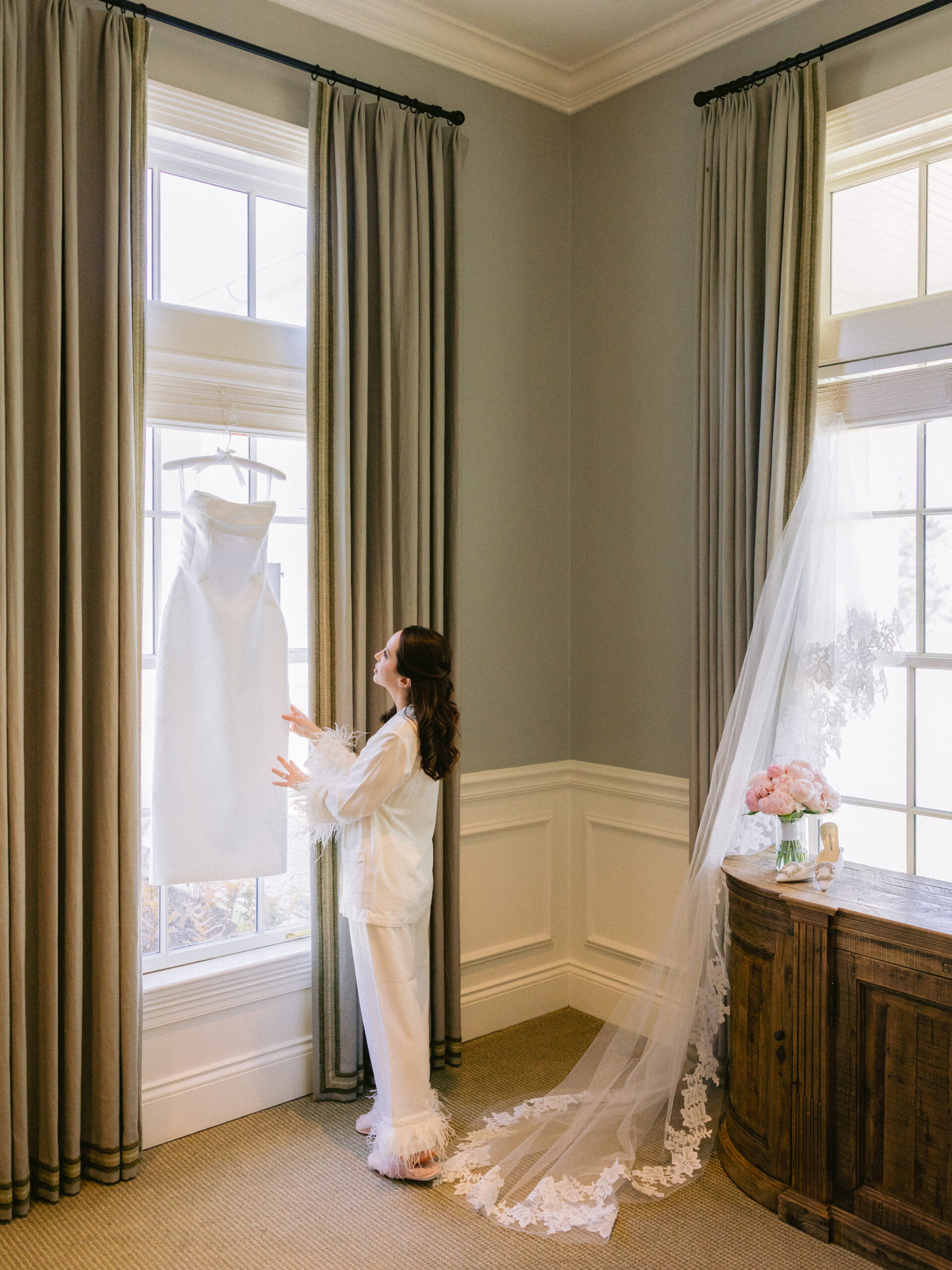 Atlanta Country Club Wedding where bride is getting ready